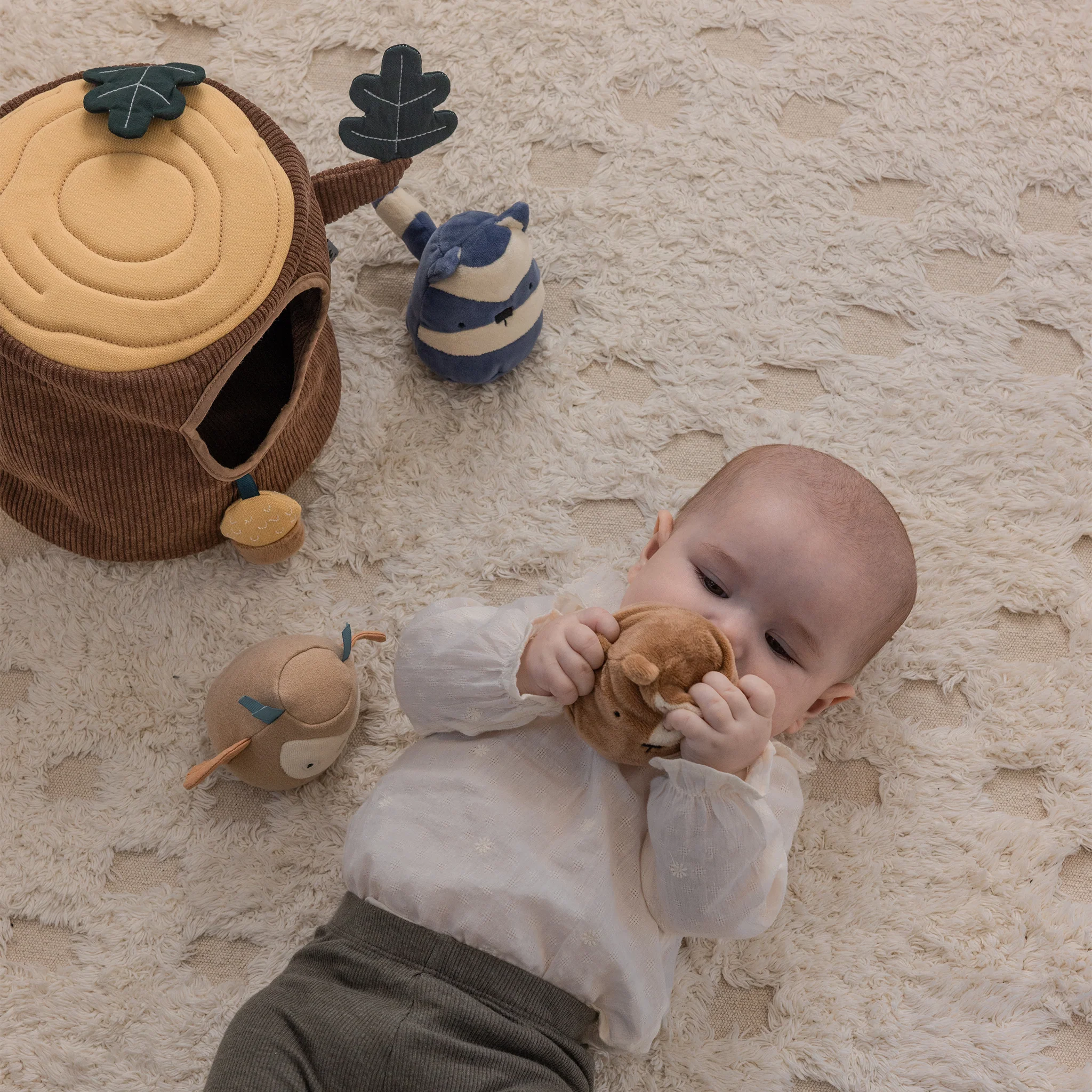 Gemmeleg træstub - Aktivitetslegetøj - Brun - Image 3