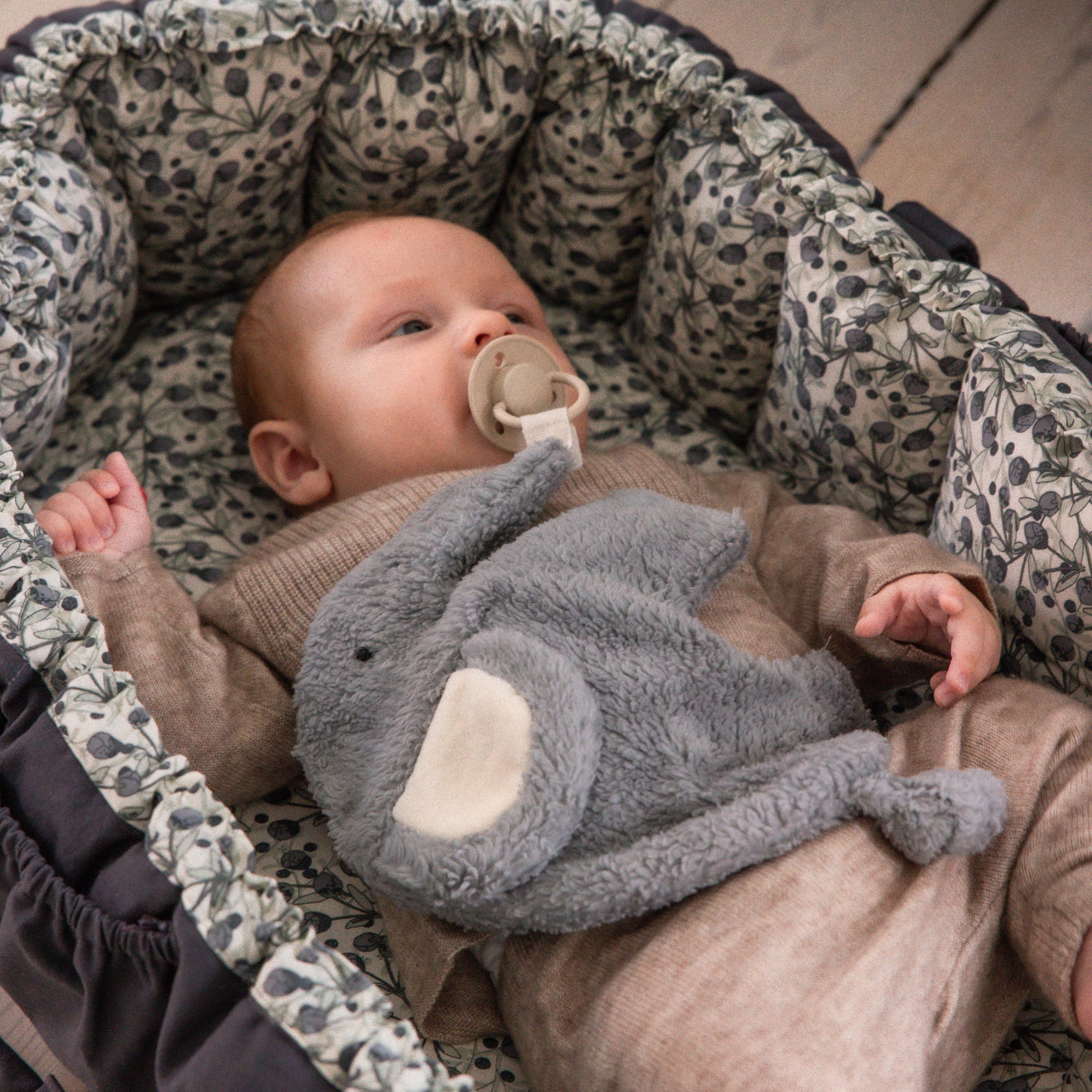 Nusseklud/sutteholder, Fanto - Sebra Play - Dusty blue - Image 3