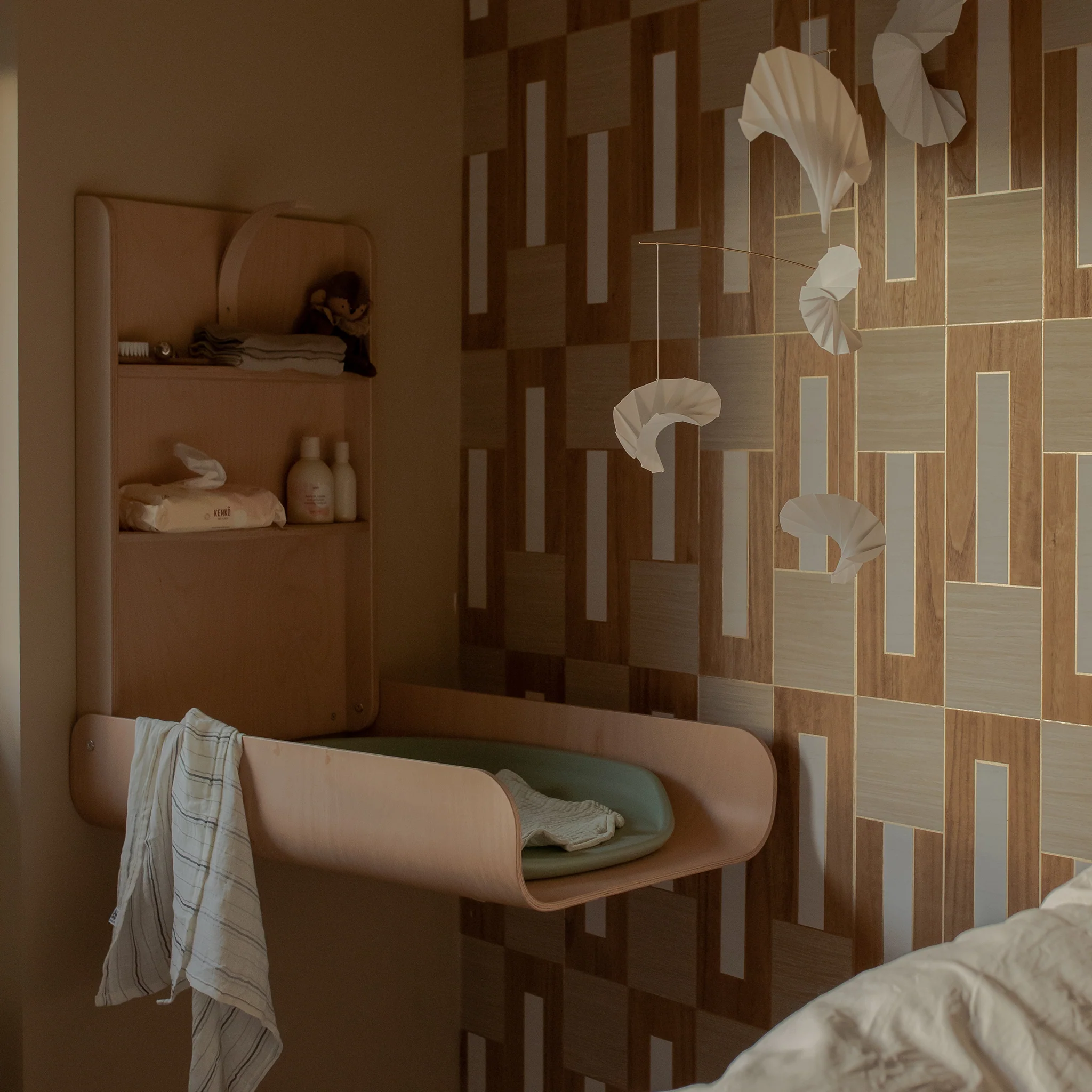 Væghængt puslebord - Sebra Care - Wooden Edition - Image 11